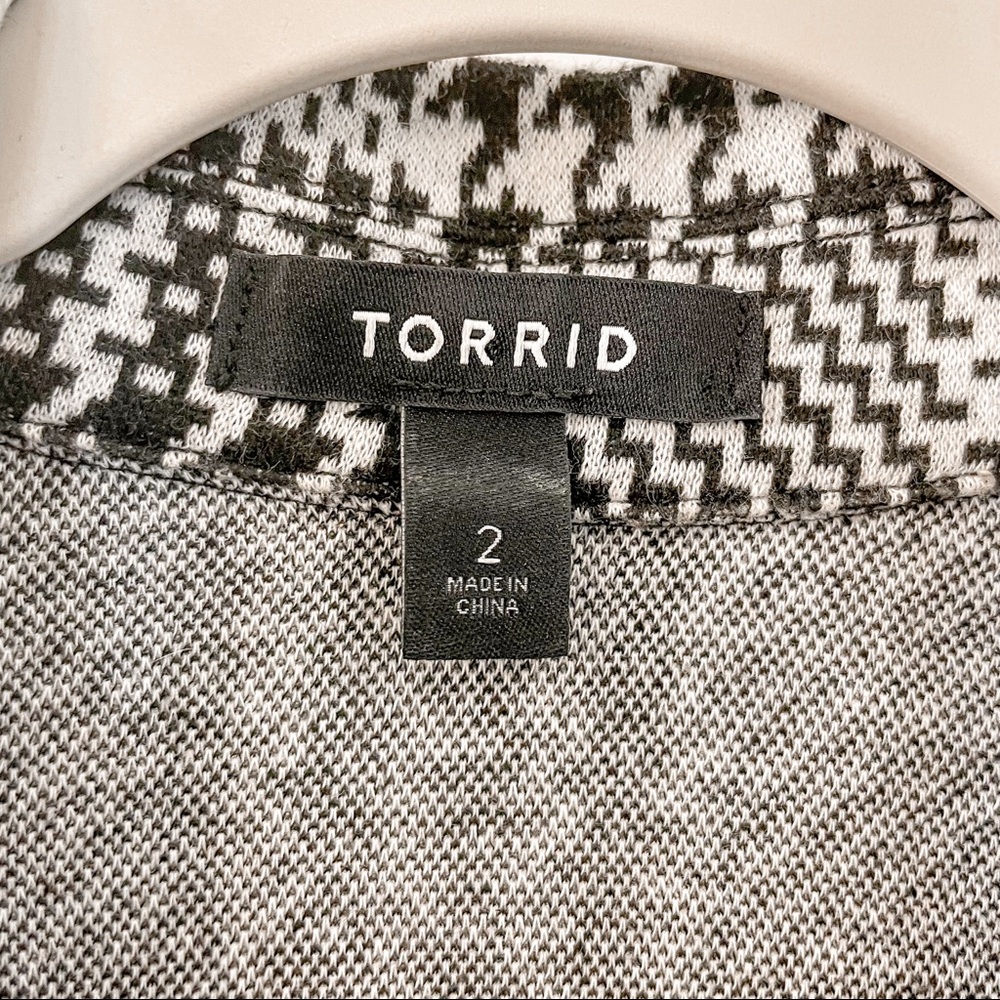 Torrid Black Plaid Button Down Collared Jacket Si… - image 4